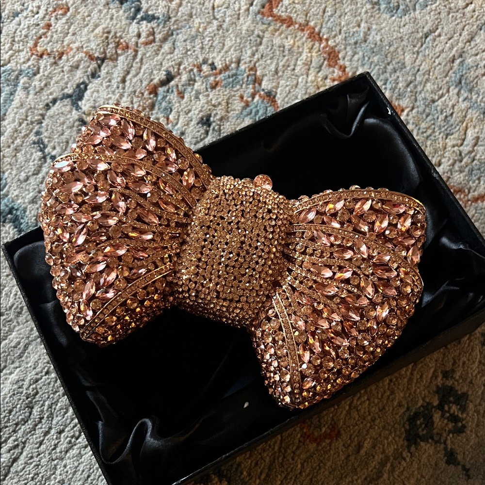 Sparkling Bow Clutch